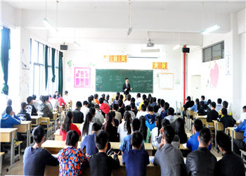 云南经贸外事职业学院2018年三年制普通中专报名须知(图1) 云南经贸外事职业学院2018年三年制普通中专报名须知