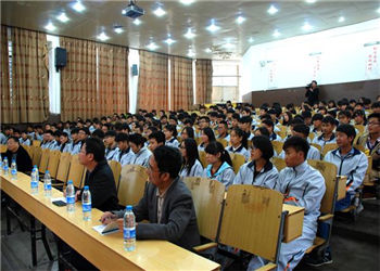 云南工业技师学校2018年中专大专招生计划(图1) 云南工业技师学校2018年中专大专招生计划