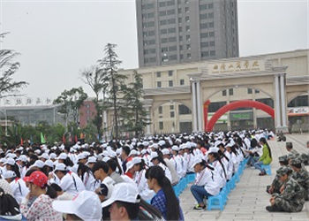 曲靖工商技术学校2018年五年制大专招生对象(图1) 曲靖工商技术学校2018年五年制大专招生对象