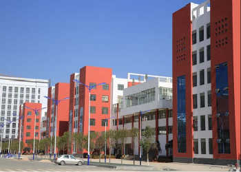 曲靖麒麟职业教育集团2023年普通中专报名电话(图1)