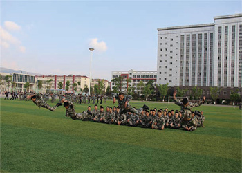 曲靖市麒麟职业技术学校2025年中专优惠助学政策 曲靖市麒麟职业技术学校2025年中专优惠助学政策